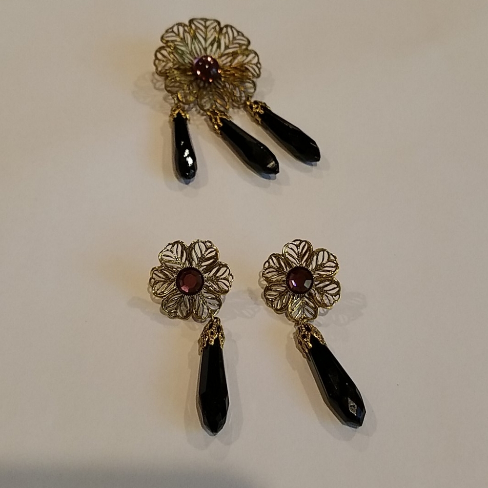 Pendant/with matching earrings